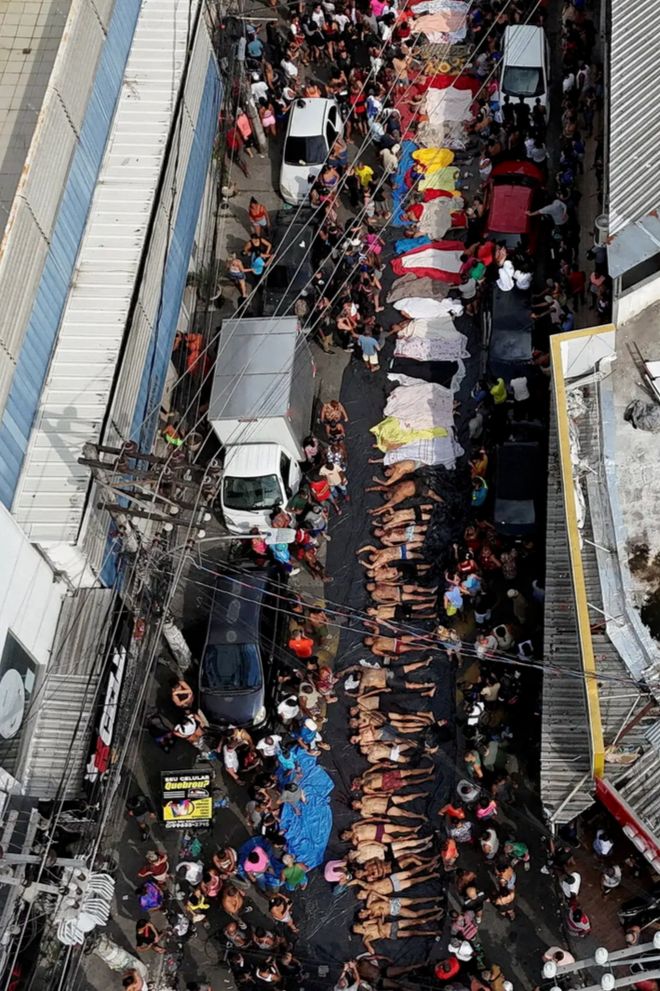 警察围剿121人死亡毒贩无人机扔炸弹头号头目逃脱K8凯发·国际网站巴西最致命反毒行动：2500名(图6)