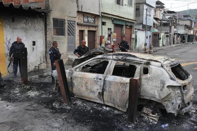 警察围剿121人死亡毒贩无人机扔炸弹头号头目逃脱K8凯发·国际网站巴西最致命反毒行动：2500名(图7)